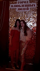 Две активистки первичного отделения Движения Первых Гимназии №1, ученицы 10-х классов, Полина Приймак и Виолетта Демченко, получили приглашение на молодежный бал, организованный администрацией нашего города в честь ярких достижений молодых людей!