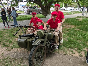28 мая, в День пограничника, активисты первичного отделения Движения первых и юнармейцы Гимназии №1 стали участниками праздничных мероприятий в честь доблестных защитников Родины.