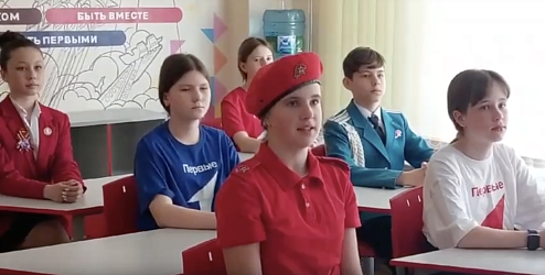 6 мая ещё один телемост прошёл в первичном отделении Гимназии №1 - "Песни Победы", посвящённый 80-летию Великой Победы.