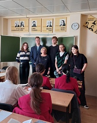 В любимую гимназию к Татьяне Аветовне и всем учителям в новом звании пришли наши выпускники.