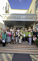 14 сентября в гимназии №1 торжественно встречали юных путешественников, проделавших путь от Санкт-Петербурга до Владивостока на поезде мечты РЖД.