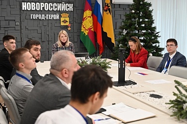 📝 Сегодня в администрации города-героя стартовал День молодежного самоуправления ,в котором в роли дублёров муниципальных служащих выполняют пять активистов первичного отделения Движения Первых Гимназии №1. ☝️☝️☝️