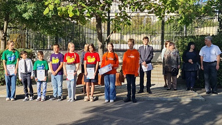 На общешкольной линейке чествовали финалистов и победителей Всероссийского конкурса " Большая перемена" среди учащихся 5-7 классов.