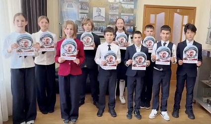 Ребята из Гимназии №1 города-героя Новороссийска присоединяются к акции Первых и поздравляют экипаж МКС с Днем Космонавтики!