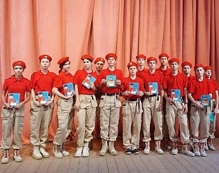 Сегодня юнармейски отряд гимназии №1 побывал на Всероссийском Едином Дне открытых дверей Домов "Юнармии"!