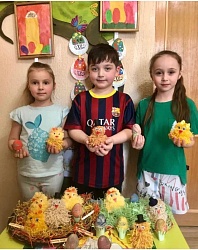 В целях приобщения дошкольников к народной культуре, посредством формирования интереса к традициям православного праздника «Пасха» в старшей группе дошкольного отделения ЧОУ «Гимназия 1»