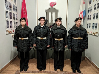 С 7 апреля команда гимназистов 7-х и 8-х классов Гимназии №1 несет Вахту Памяти на «Посту N°1» на Площади Героев.