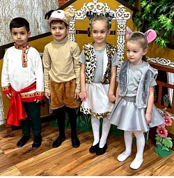 Сегодня состоялась премьера музыкальной сказки на английском языке "Репка" в старшей группе дошкольного отделения ЧОУ «Гимназия 1».