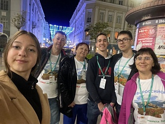 На осенних каникулах учитель «Гимназии №1» Щербакова Елена Николаевна со своей семьёй посетит атомный ледокол в Мурманске.