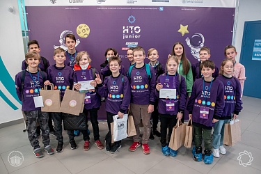 Второй год подряд ученики гимназии принимают участие в командной инженерной олимпиаде школьников 5-7 классов «Национальная технологическая олимпиада Junior» в сфере «Технологии для виртуального мира».