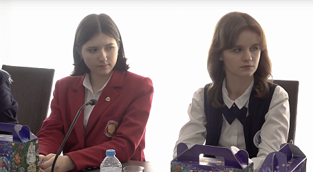 Сегодня, активистка первичного отделения Гимназии №1, Анастасия Филатова , приняла участие в торжественной церемонии и награждена премией главы города-героя Новороссийска "Ученик года".