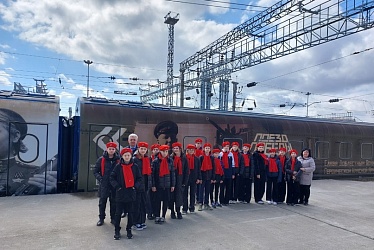 Юнармейцы гимназии и активисты "Движения первых" сегодня посетили уникальный выставочно- лекционный комплекс