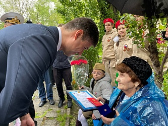  9 мая 2023 года ученики Гимназии №1 поздравили ветерана Великой Отечественной войны Пикину Веру Гавриловну с Днём Победы. От имени ЧОУ «Гимназия 1» юнармейцы выразили ей слова благодарности с пожеланием долгих лет жизни и подарили цветы.