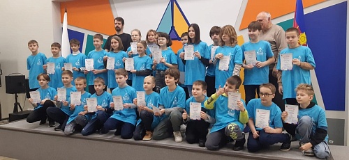 13 января в региональном центре «Призма» стартовали учебно-тренировочные сборы по математике, сегодня они завершились выдачей сертификатов.