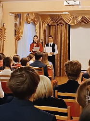 В гимназии стартовал День самоуправления. А начали мы его с тематической линейки ,посвящённой 80-летию атомной промышленности.