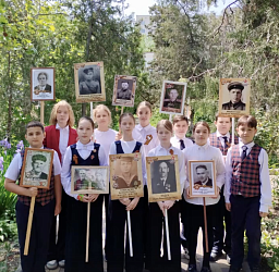 А мы продолжаем рассказывать вам о мероприятиях, которые проходят в нашей гимназии в честь 80-летия Великой Победы!