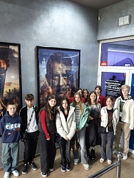 Сегодня мы посмотрели всем классом фильм «В списках не значился», снятый по мотивам романа Бориса Васильева.