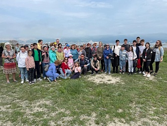 6 мая участники нашего Клуба Большой перемены Гимназии №1 и их наставники посетили историко-экологическую экскурсию в рамках проекта «Прогулки с краеведом» Марафона инициатив Александра Карпенко.