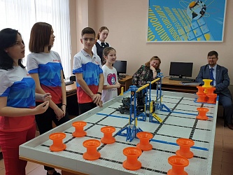 Делегацию Гейнзвилла принимали в гимназии